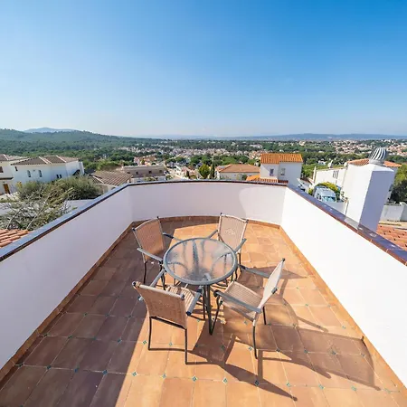 Villa Elegant For 8 People